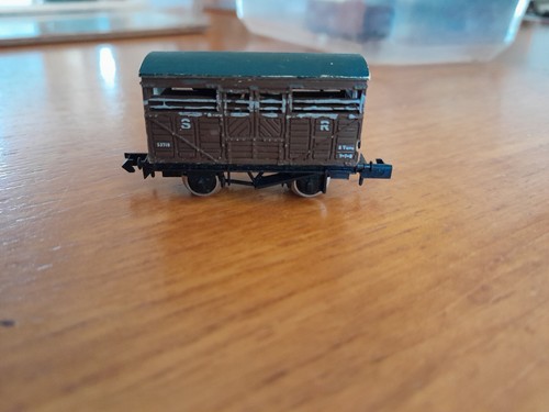 GRAHAM FARISH N GAUGE S R 8 T 53719 VENTILATED VAN - Picture 2 of 3