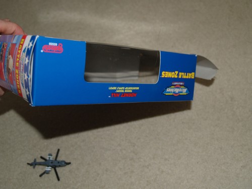 Micro Machines Military Battle Zones Hornet Hill mit Box - fast komplett Galoob - Bild 15 von 15