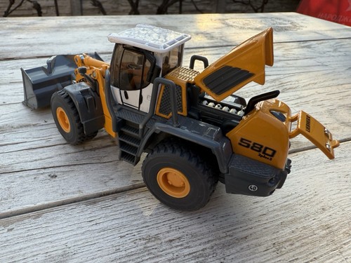 Siku 3533 - Liebherr 580 2plus2 Four Wheel Loader - 1:50 Scale - Picture 13 of 17