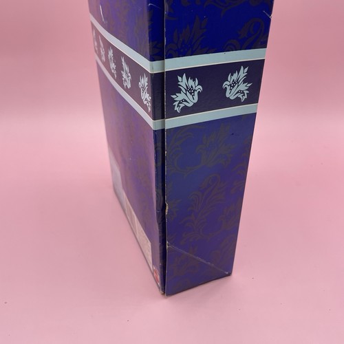 Mattel Winter Velvet Barbie African American Avon Special Edition in Box-1995 - Picture 11 of 12