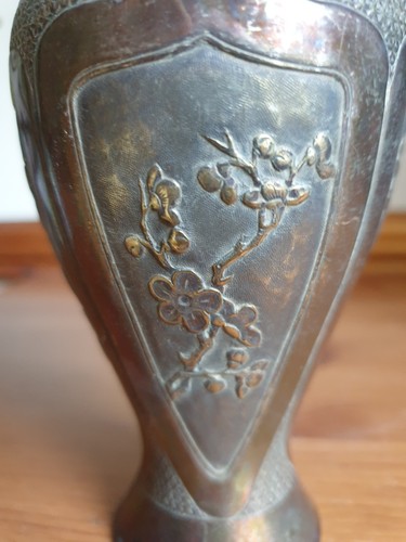 ANTICO VASO GIAPPONESE PLACCATO ARGENTO DECORATO FLOREALE 17,5 CM - Foto 8 di 16