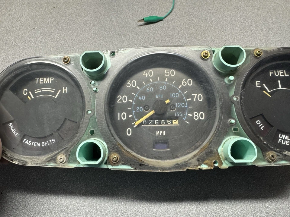 Velocímetro de cuadro de instrumentos Chevrolet LUV 1980 OEM Foto 2 de 4