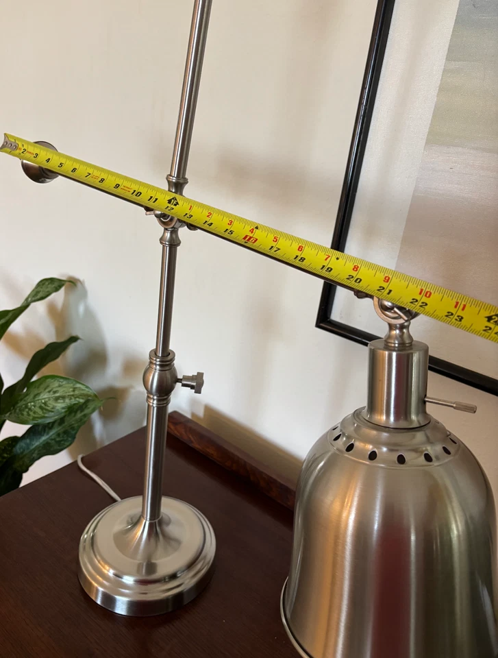 Mesa brazo ajustable cromada, lámpara de escritorio estilo industrial o vintage Foto 2 de 4