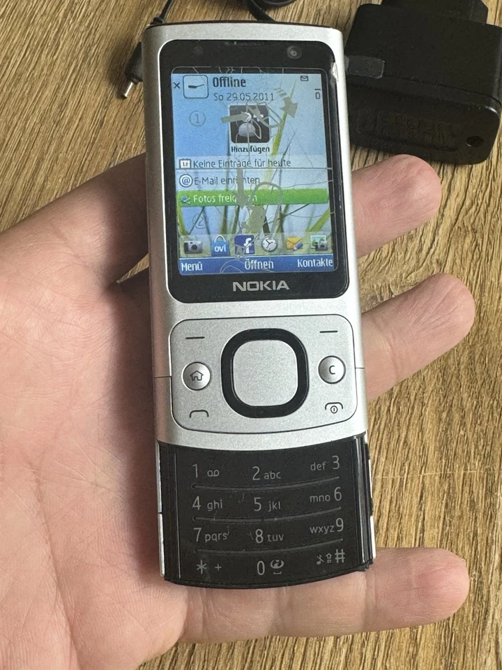 Nokia  6700 slide - Silber - Bild 3 von 4