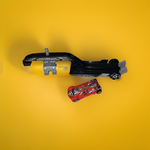 Hot Wheels 2003 Truckin' Transporters Auto Recovery Accessory & Slingshot Car