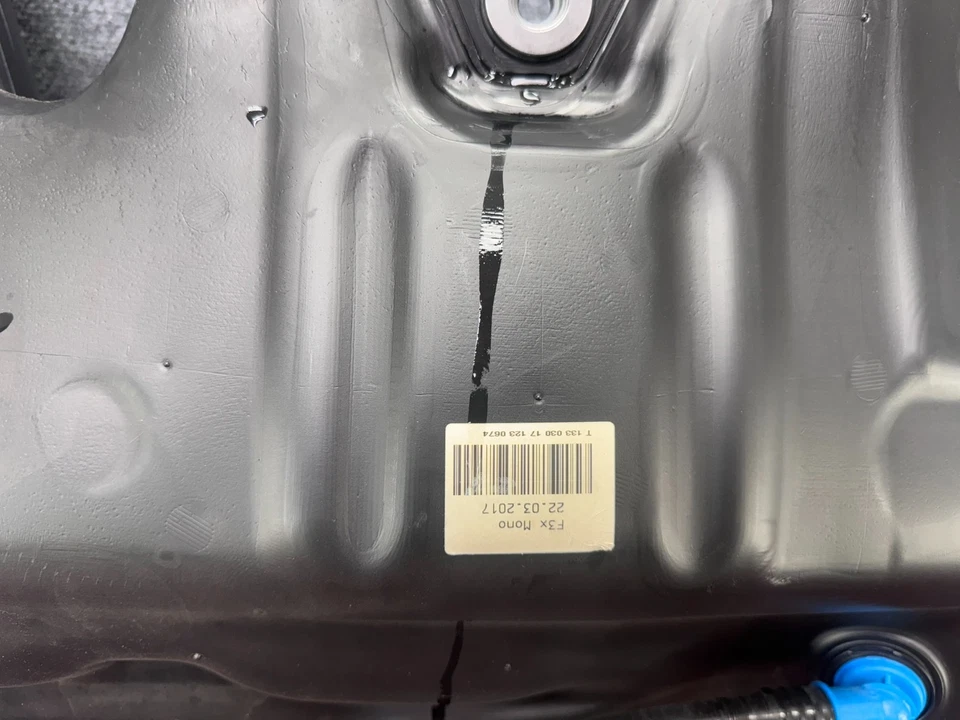 Conjunto de tanque de plástico combustible gasolina BMW F30 F31 328D 2014-2018 FABRICANTE DE EQUIPOS ORIGINALES 83 K Foto 3 de 4