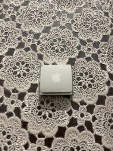 Apple iPod Shuffle 4th Generation Silver 2GB - 4 Generazione Grigio - Foto 5 di 14