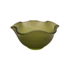 Green ruffle edge set in glass small bowl