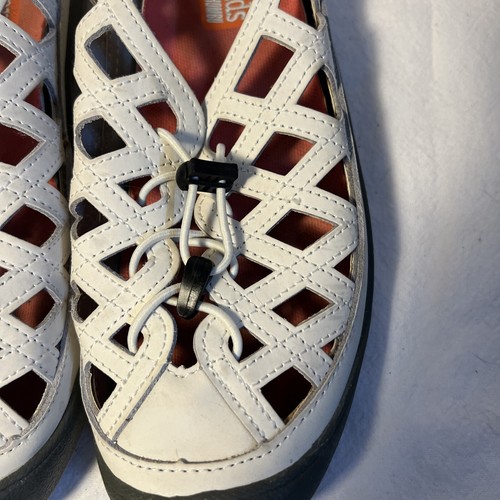 Weekends By Khombu Wimens Size 10 White Slip Ons - Picture 3 of 8