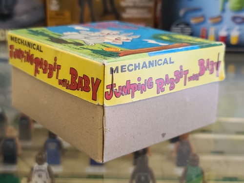 Vintage SPRINGENDES KANINCHEN MIT BABY Aufziehblech Spielzeug Japan Mikuni funktioniert lesen - Bild 9 von 9