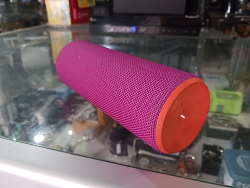 Logitech UE Boom 2 Portable Bluetooth Speaker (S-00151) - Picture 19 of 20