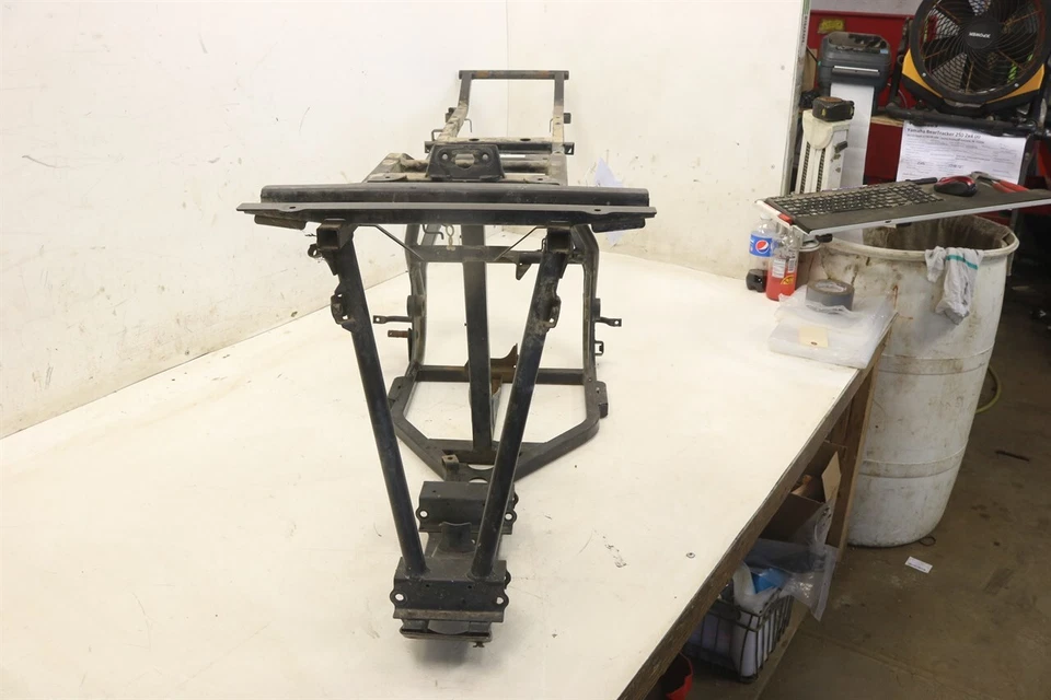 Yamaha Bear Tracker 250 2x4 00 Frame 4XE-F1110-00-00 18563 - Изображение 4 из 4