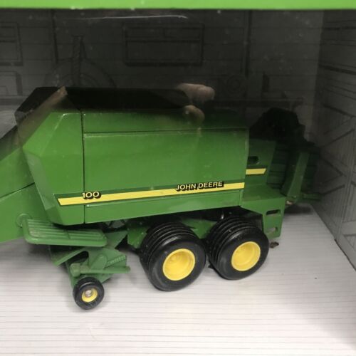 John Deere 100 Square Baler 1:32 Vintage 1997 Ertl - Picture 2 of 8