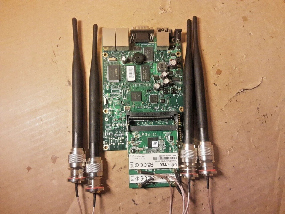 1 X Mikrotik RouterBoard RB433  + 2 x  R52n-M miniPCI network adaptors + ANTENNA - Image 3 of 4