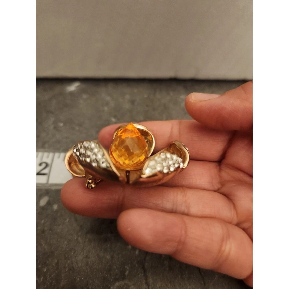 Broche Flor Madera de Perro Joan Rivers Ámbar Estrás Tono Dorado Flor de Magnate Prendedor Foto 2 de 4