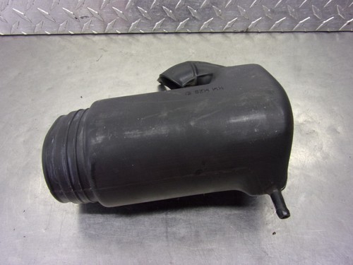 898 B HONDA SHADOW VLX 600 2004 OEM AIR PIPE HOSE DUCT ASSY - Picture 7 of 10