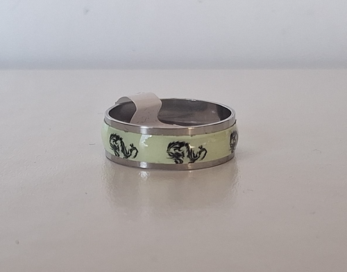 Glow in the Dark Stainless Steel Ring w/ Dragon sz 8 - Picture 1 of 5