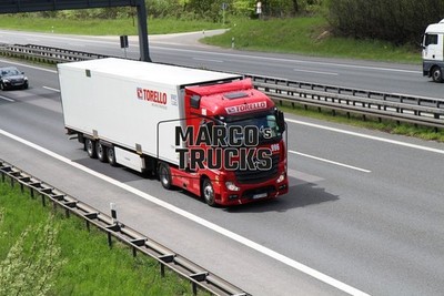 LKW Foto Mercedes-Benz Actros Kühlsattelauflieger Italien rot TORELLO MOV #h4ww