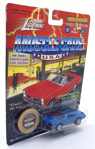 Johnny Lightning 1/64 Scale 200-160 - Muscle Cars 1969 Pontiac GTO Judge - Blue - Picture 2 of 5