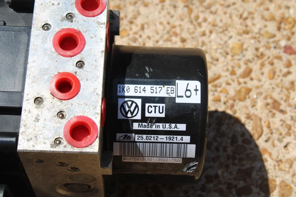 Bomba de freno antibloqueo ABS sedán híbrido VW Jetta 2013-2014 montaje OEM Foto 2 de 4