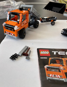 LEGO TECHNIC: Roadwork Crew (42060)