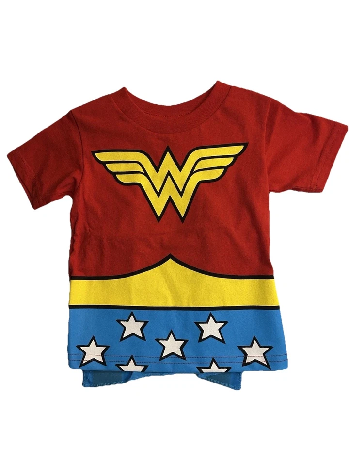 Camiseta Wonder Woman con licencia oficial para niños pequeños con capa roja talla 3T Foto 2 de 4