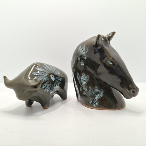 Vintage Lotus Keramik Stier und Pferdekopf von Elizabeth Skipworth 1960er
