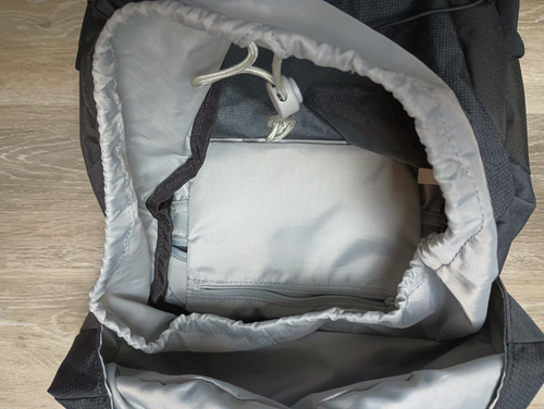 Mochila Quechua 20 Negra Acolchada Espalda Usada en Excelente Condición Decathlon Aire Refrigeración Senderismo Viaje - Imagen 6 de 6