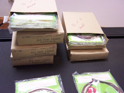 NOS 36 Big Game SEVENSTRAND 15 foot Leaders 24 w/ 8/0 hook, 12 w/ 10/0 hooks USA - Picture 1 of 4