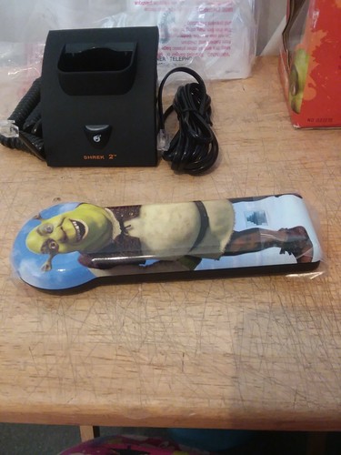 Shrek 2 Designer Compact Phone Featuring Shrek Voices 100 % Authentic Ogre E1 - Picture 5 of 9