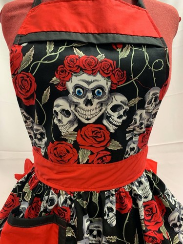 HANDMADE RETRO VINTAGE 50s STYLE FULL APRON with SKULLS & ROSES - Picture 7 of 25