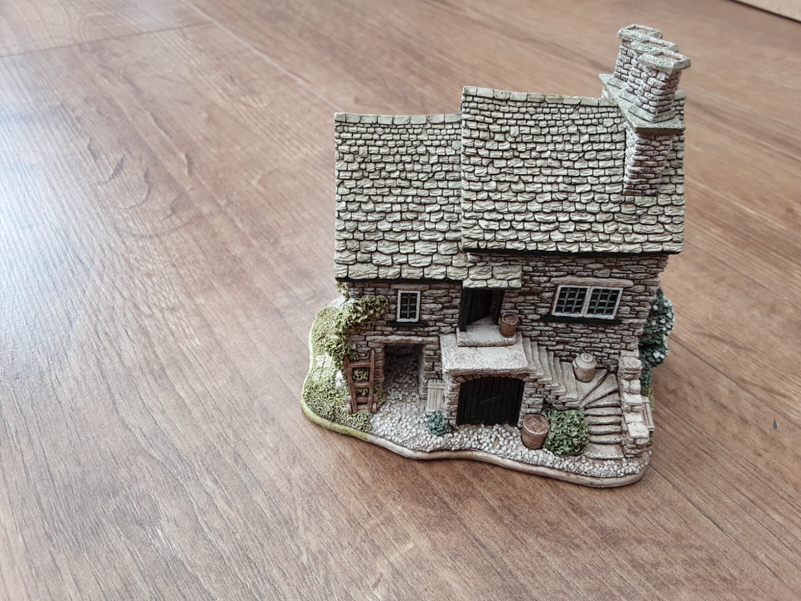 Picture 4 of 5