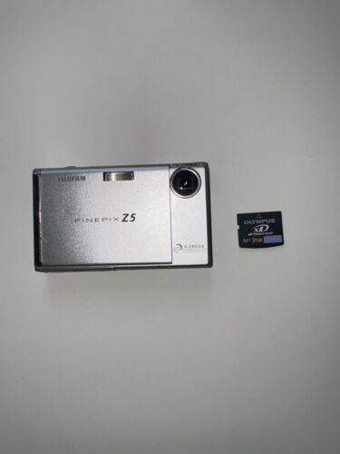 Fujifilm FinePix Z5fd 6.3MP Compact Digital Camera with batts, a charger & card - Picture 5 of 7