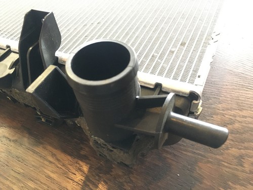 NEW RADIATOR, Jaguar Genuine (& Land Rover), C2P 25696, tested second - Picture 2 of 10