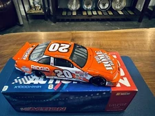 Tony Stewart  2001 The Home Depot 1/24 Action NASCAR Diecast