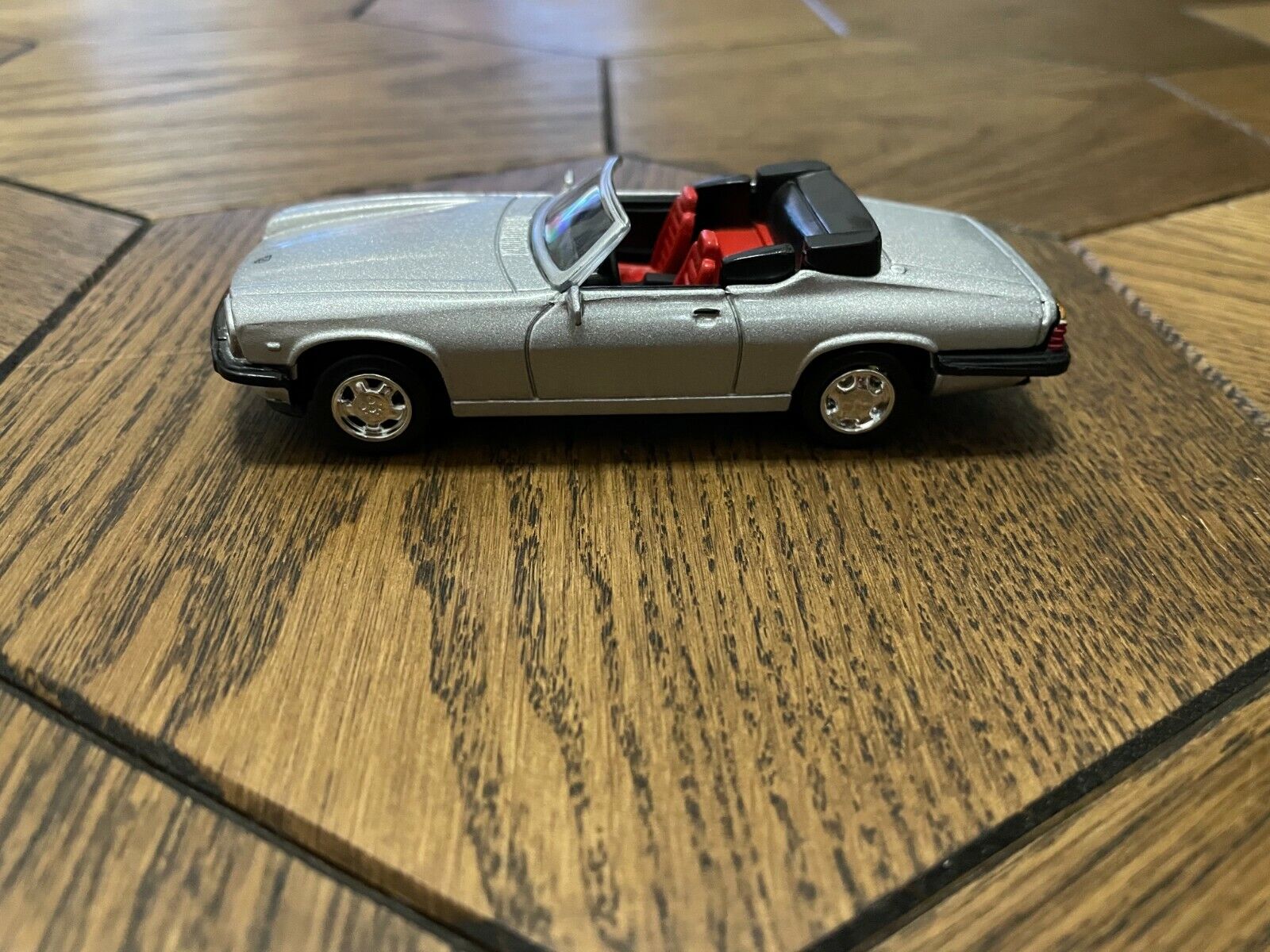 Picture 1 of 6