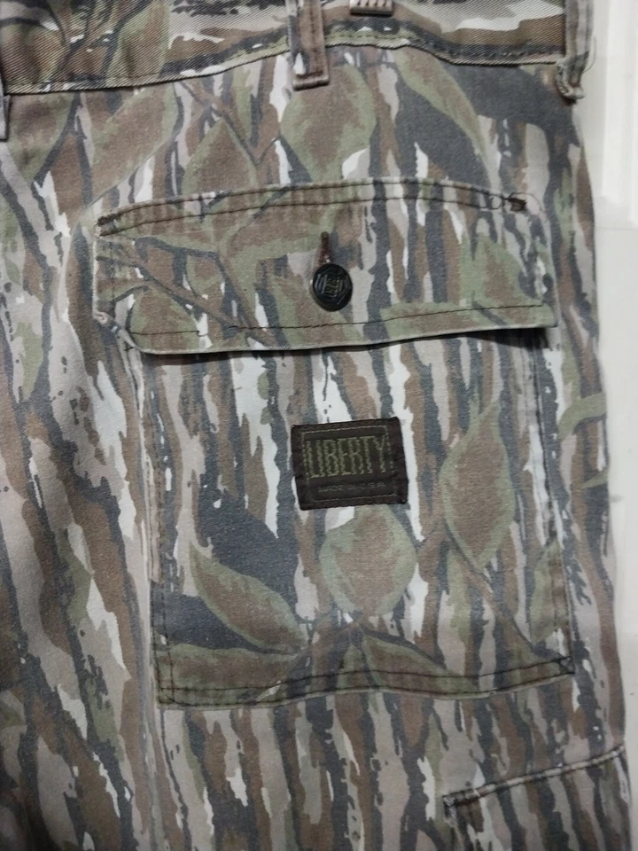 VINTAGE Liberty Cargo Hunting Pants Mens XL40/30 Realtree Hardwoods Camo Logo - Image 4 of 4