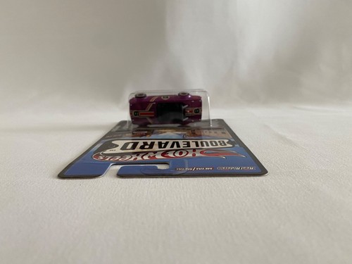 Hot Wheels Boulevard Triumph TR6 Real Riders Legends - Picture 11 of 17