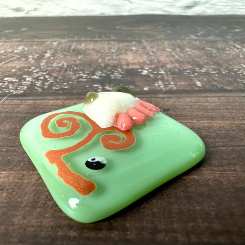Fused Glass Art Green Stylized Swirling Pattern Paperweight Tabletop Decor - Picture 3 of 8