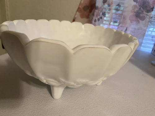 VINTAGE LARGE WHITE MILK GLASS SERVING FRUIT BOWL With Feet - 第 6/15 張圖片