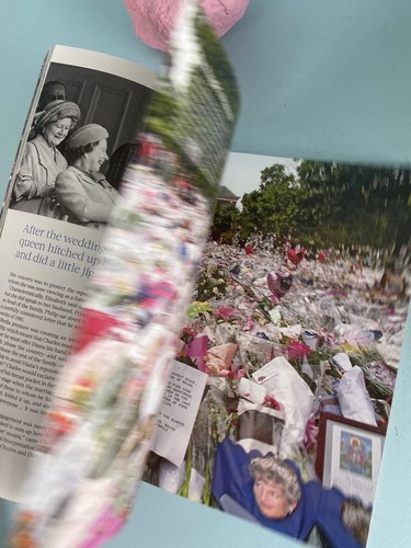 Newsweek Magazine The Diamond Queen 60 Years of Elizabeth II Special Issue 2012 - Picture 6 of 9
