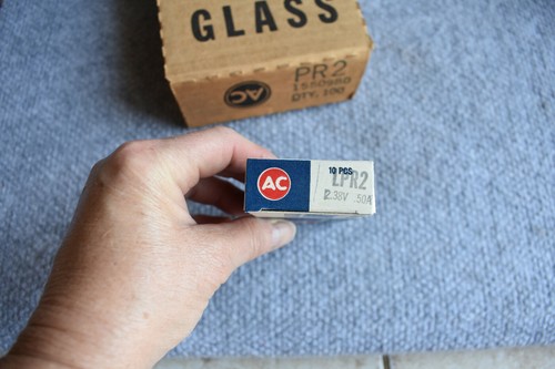 Vintage NOS Case of 10 Boxes of 10 in each AC Guide LPR2 Mini Lamps Lights Bulbs - Picture 3 of 12