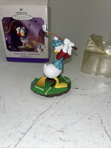 NEW 1998 Hallmark Keepsake Practice Swing- Donald Duck Mickey & Co Golf Ornament - Picture 3 of 10