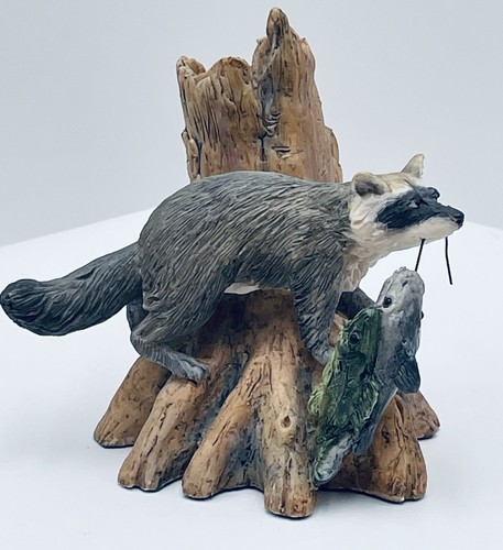 1980 Lowell Davis "CREEK BANK BANDIT" Coon Racoon Stealing Fish Line Figurine
