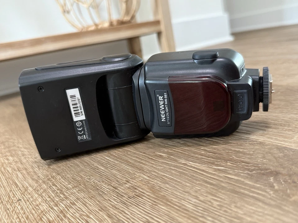 Neewer NW-561 LCD Screen Flash Speedlite Kit for Canon & Other DSLR Cameras NICE - Image 4 of 4