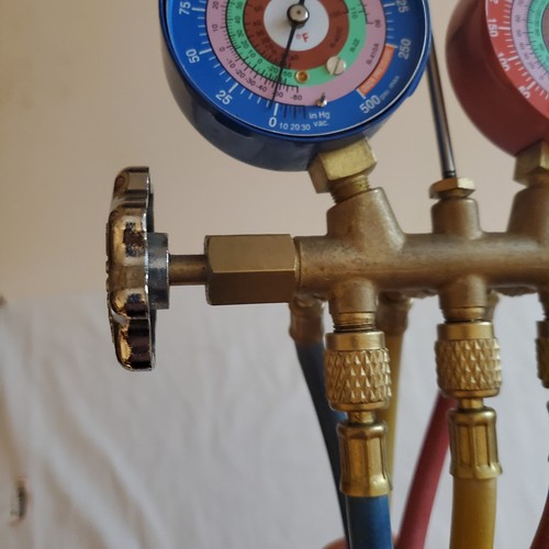 Juego de manómetros mecánicos Imperial, 4 válvulas sin cubiertas en caras con mangueras - Imagen 6 de 7