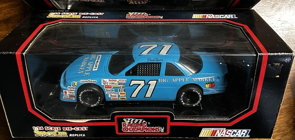 Racing Champions 1991 Dave Marcis #71 Big Apple Market escala 1:24 diecast Foto 2 de 3