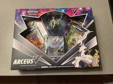 Pokémon TCG Arceus v Figure Collection Box 4 Booster Packs
