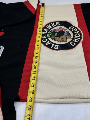 Reebok NHL Jersey Sz 50 Jonathan Toews Chicago Blackhawks 2009 Winter Classic - Picture 11 of 13