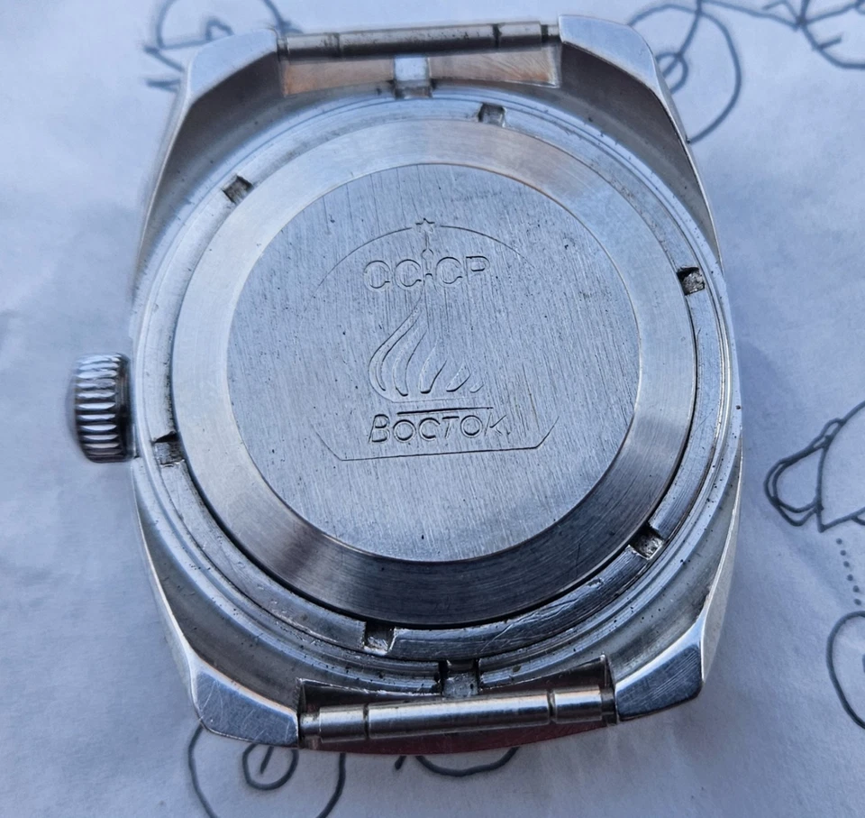 Vostok Komandirskie BLUE DIAL Made In USSR BARREL CASE Military Wristwatch - Image 2 of 4